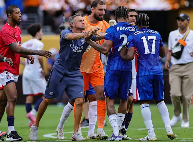 Club World Cup: PSG coach Luis Enrique shoves Chelsea's João Pedro in face and neck in post-match row - Yahoo Sports